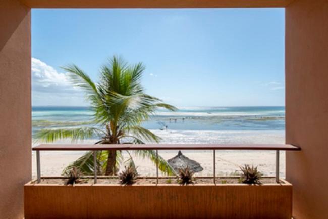 Kirimizi Hotel & Restaurante ペンバ エクステリア 写真